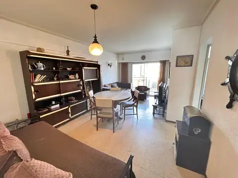 Departamento de 2 ambientes, con balcon corrido, Plaza Colon