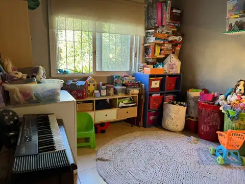 Venta Casa 5 Dormitorios Excelente ubicacion en Manuel Alberti. Apro credito