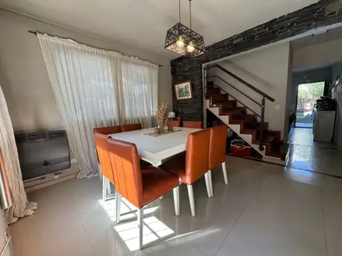 Casa 6 ambientes con 3 baños