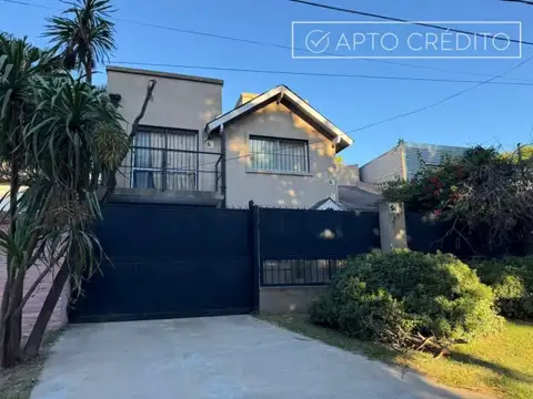Venta Casa 5 Dormitorios Excelente ubicacion en Manuel Alberti. Apro credito