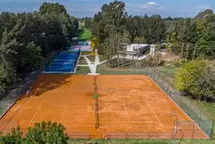Actividades deportivas futbol, paddle, tenis en Los Naranjos II, Barrio cerrado