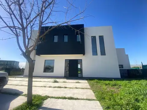 Venta casa de 6 ambientes en Haras de Santa Maria, Escobar