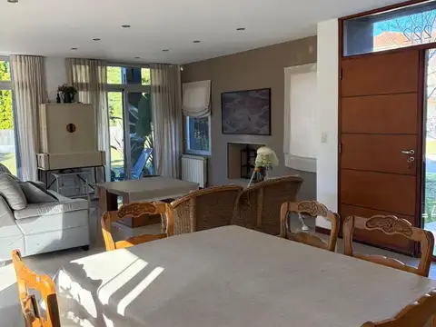 Casa 5 ambientes con 3 baños