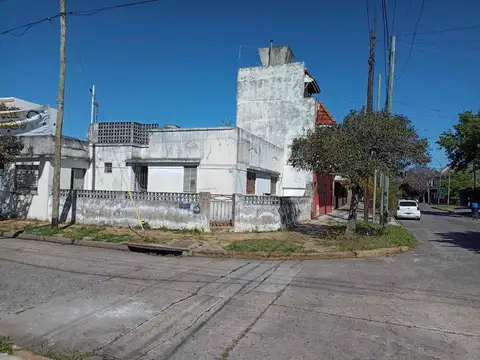 VTA DE CASA A REFACCIONAR DE AMPLIAS DIMENSIONES