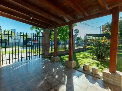 Casa 5 ambientes con 1 baño