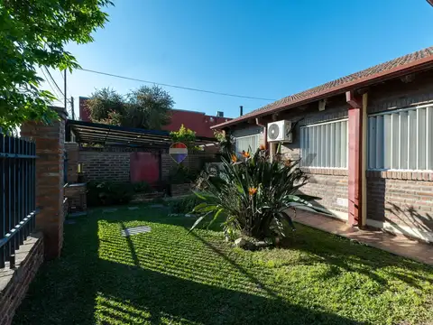 Casa en Venta con 2 cocheras