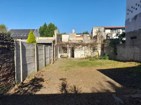 Casa de 4 ambientes con lote A REFECCIONAR