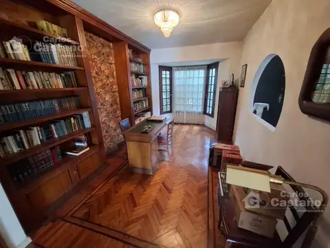 Casa en Venta con 3 cocheras