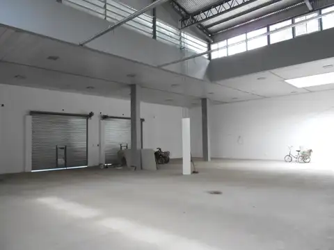 LOCAL/GALPON EN VENTA :: UDAONDO :: 550m cubiertos