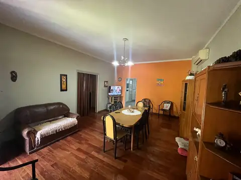 Casa 6 ambientes con 3 baños