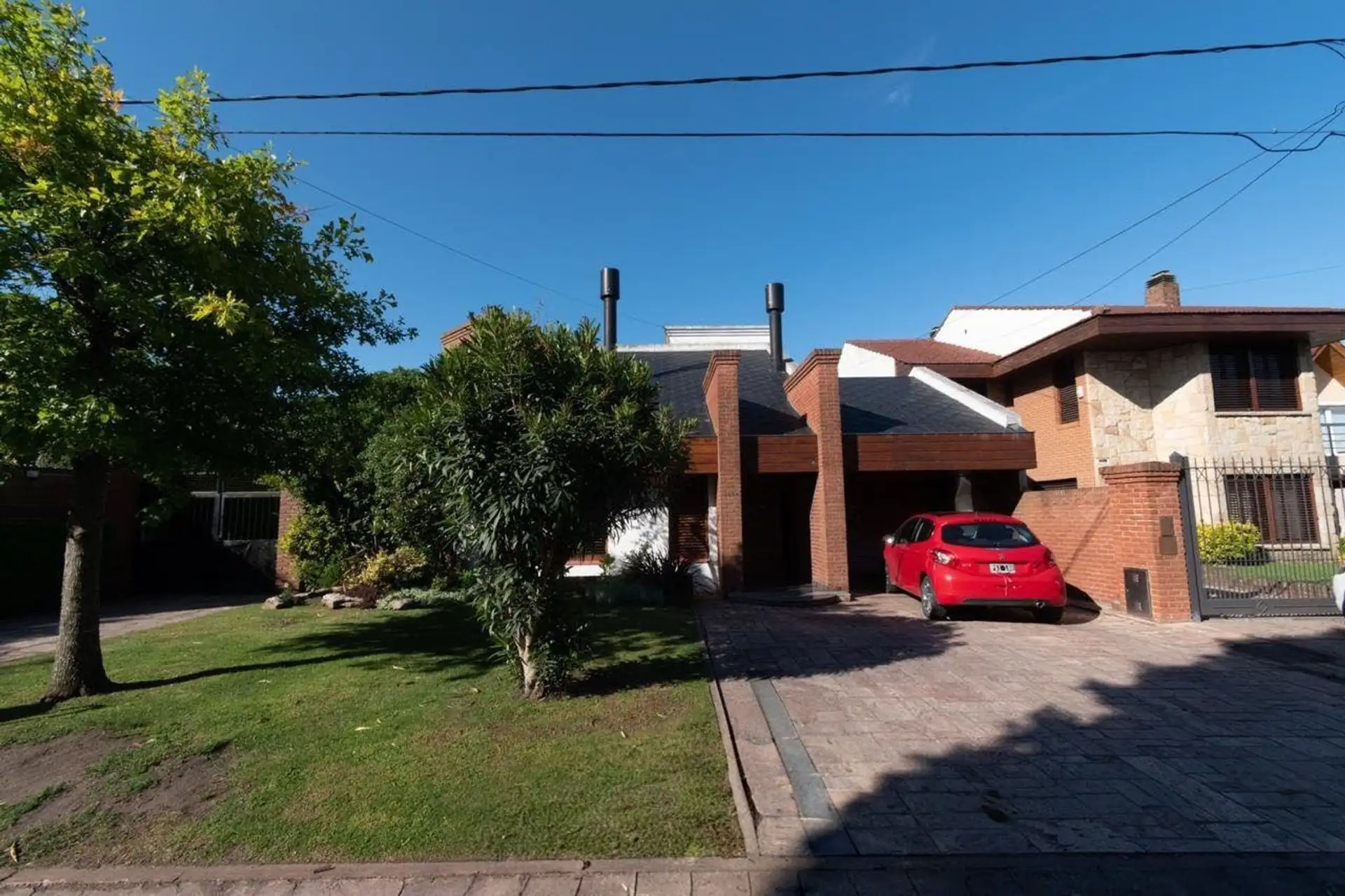 Casa en venta con quincho y departamento independiente, 276m² — Constitución
