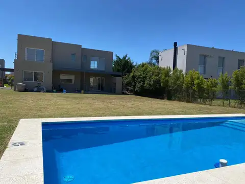 Casa en Alquiler en San Gabriel, USD 1.900