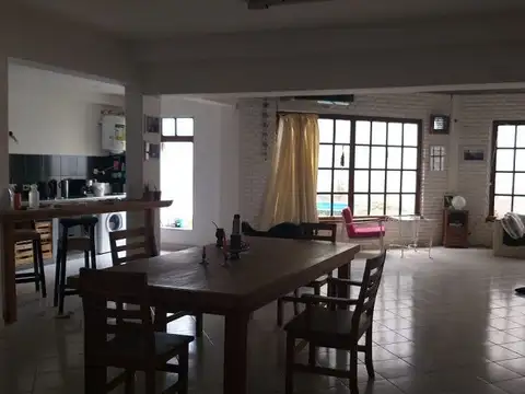 Residencia de fiestas y vivienda sobre parcela de 679 mts2 y 550mts2 cubiertos