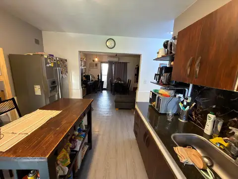 Casa con local sobre dos lotes en San Francisco Solano