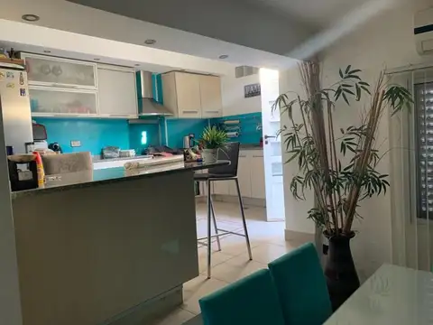 Casa 6 ambientes con 3 baños