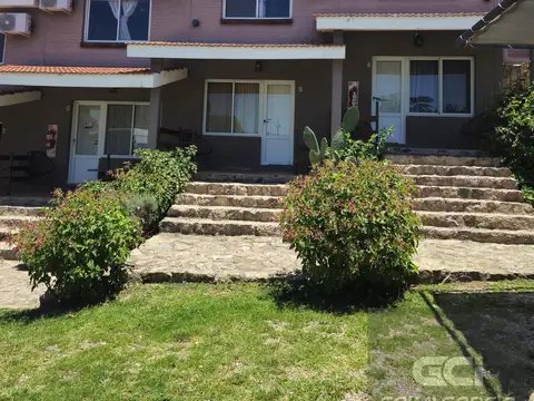 COMPLEJO DE 8 CABAÑAS CON VISTA AL LAGO SOBRE CALLE SARMIENTO A 5 MINUTOS DEL CENTRO CON 4000MT2 DE LOTE