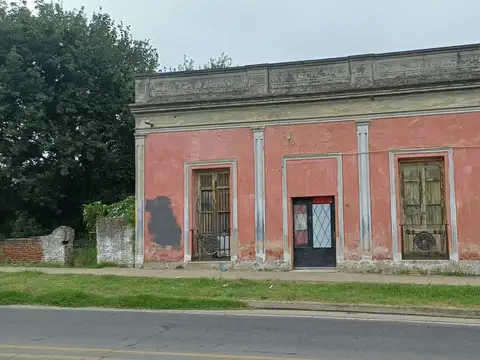 Venta de casa a reciclar con gran terreno en Pando