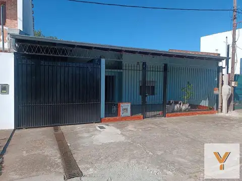 Casa en venta - 2 dormitorios 2 baños - 181mts2 - La Plata
