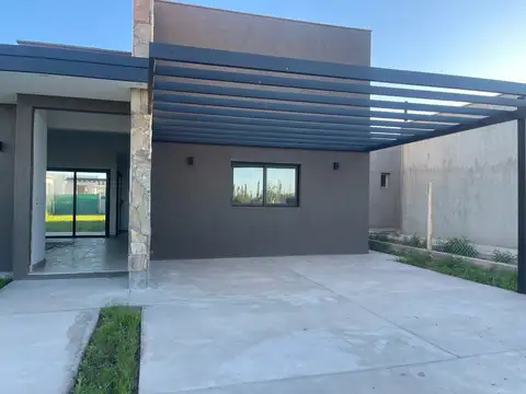 Casa 4 ambientes con 3 baños