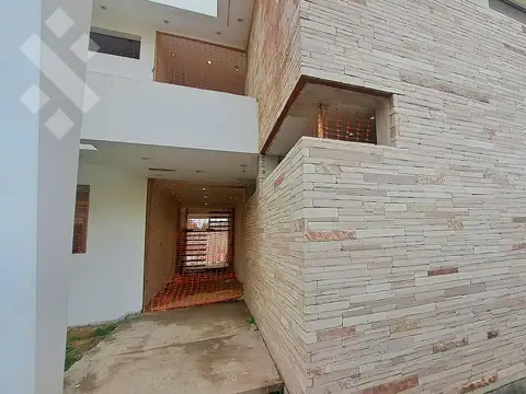 Casa 6 ambientes con 3 baños