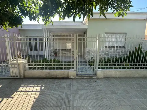 Venta Casa Centrica Calidad Amplio Terreno Servicios cons 