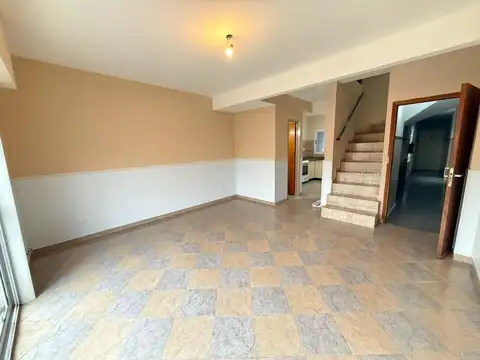 Departamento tipo duplex 4 ambientes en alquiler - Gran Ubic