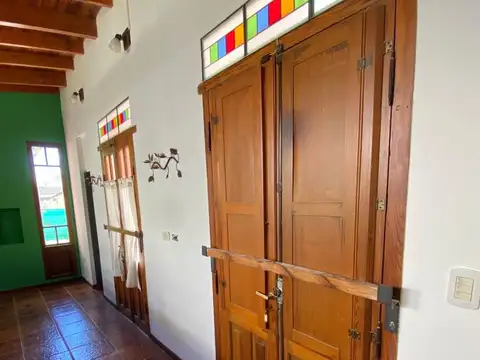 Casa 5 ambientes con 2 baños