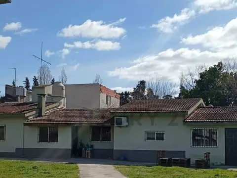Casa 5 ambientes con 2 baños