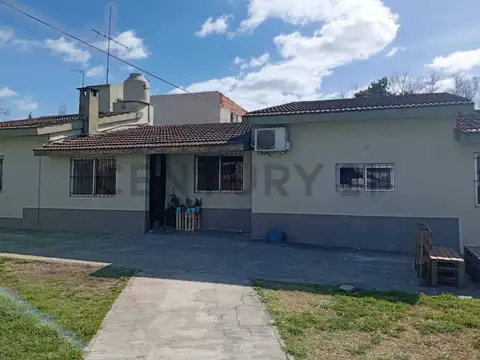 Casa en Venta con 3 cocheras