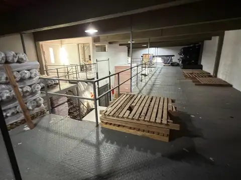 Galpón en alquiler de 3 plantas c/entrada para camiones