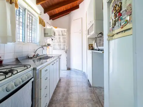 CASA EN VENTA DOS DORMITORIOS CON COCHERA