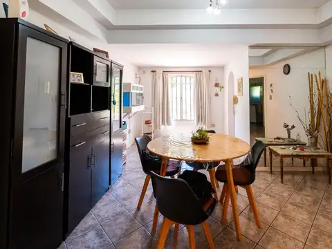 CASA EN VENTA DOS DORMITORIOS CON COCHERA