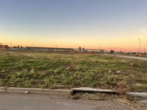 Venta lote Industrial de 3420 m2 en Parque Reconquista Moreno