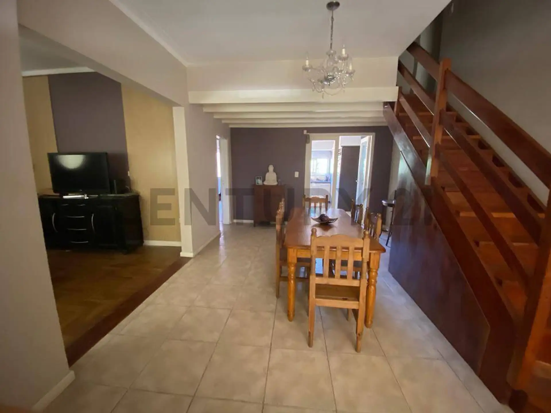 CASA DE 4 AMBIENTES CON PILETA, GARAJE PASANTE Y APTO CREDITO