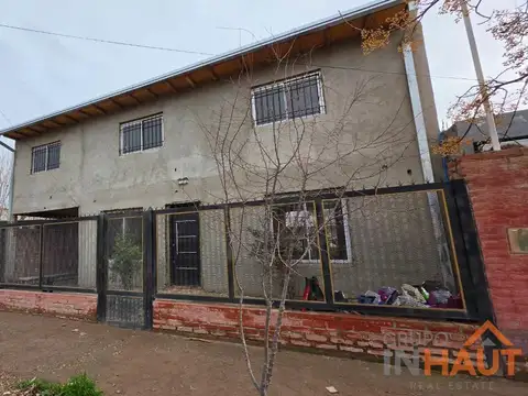 Casa en Venta con 2 cocheras