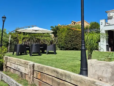 Casa en Alquiler con 1 cochera