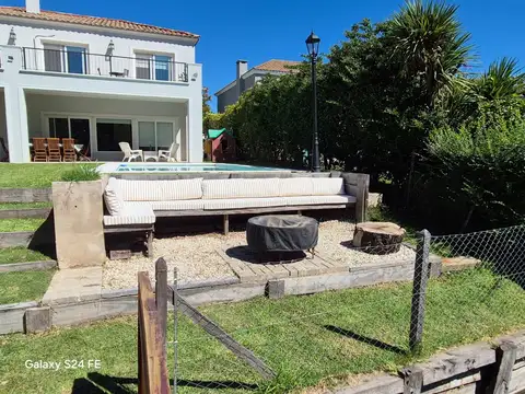 avenida de los lagos  al 3800