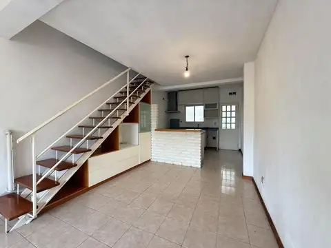 Duplex de 3 ambientes con balcon y cochera