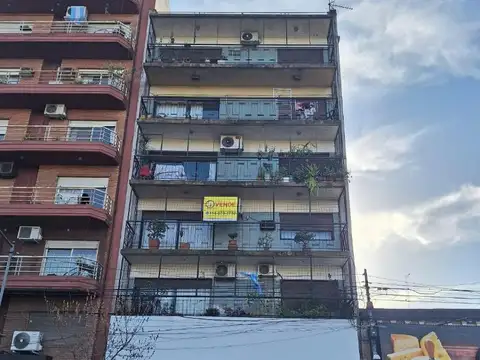 VENTA DEPARTAMENTO TRES AMBIENTES SAN MARTIN CENTRO