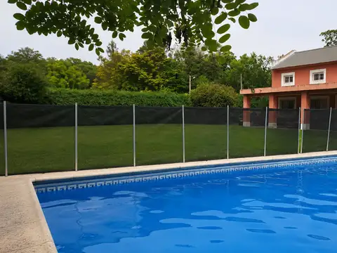 VENTA -HERMOSA CASA CON PARRILLA, PILETA Y JARDIN