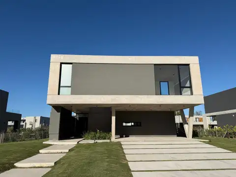 Venta Casa Lote 955 m² 4 Suites Pilará Golf Polo Se Aceptan Bienes en Parte de Pago / Financiación