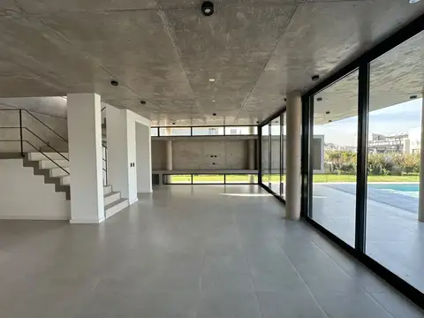 Casa 7 ambientes con 5 baños