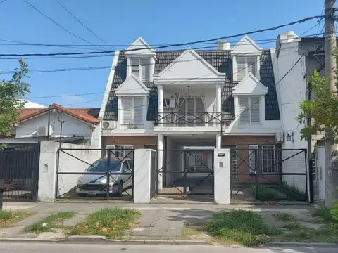 Triplex en Venta en Moron!