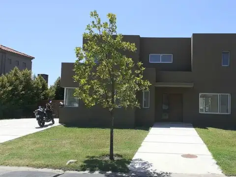 Venta Casa 4 amb barrio Barbarita Bancalari Tigre