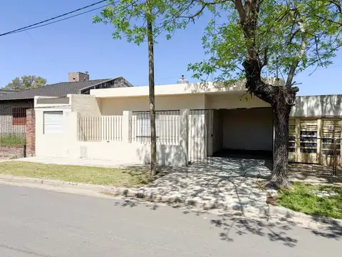 CASA EN VENTA EN PERGAMINO CON PATIO