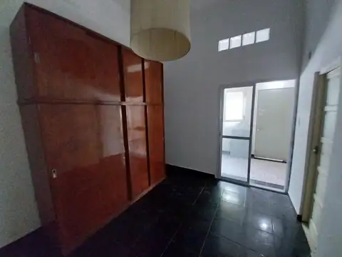 Depto Tipo Casa en Alquiler en Temperley, $ 300.000