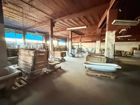 LOCAL EN ALQUILER 600M2 EN IMPORTANTE ESQUINA