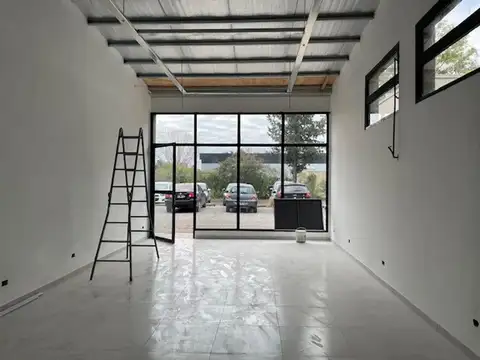 Alquiler anual de Local interno sobre Av Caamaño