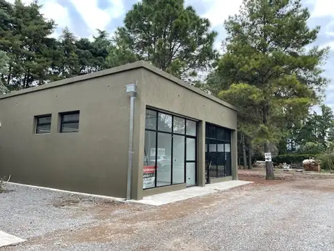 Alquiler anual de Local interno sobre Av Caamaño