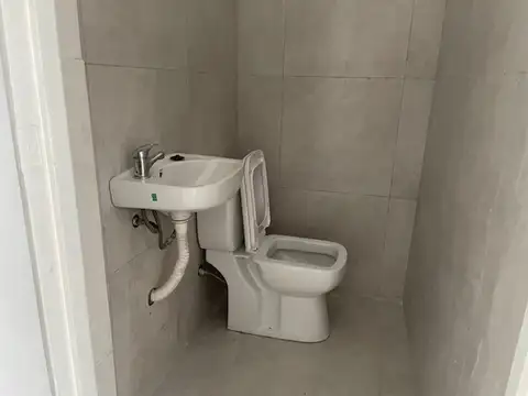 Av Caamaño (altura St Matthews)